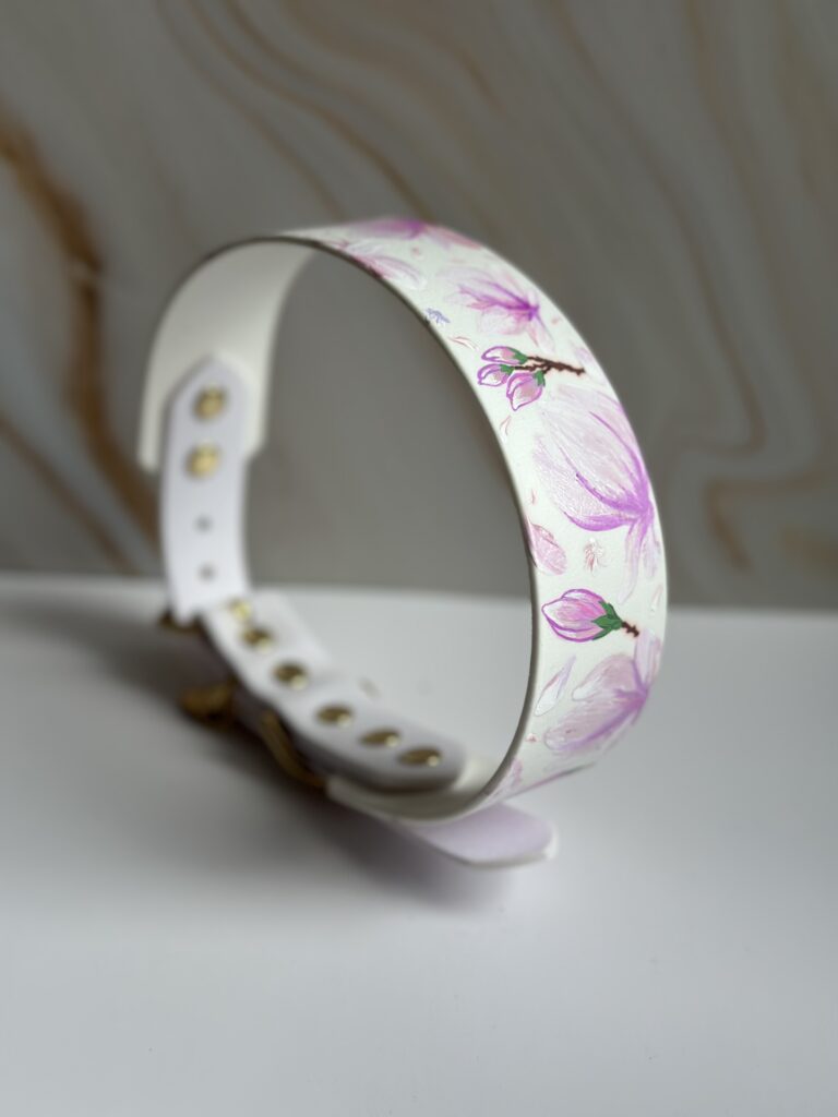 Geschilderde magnolia halsband