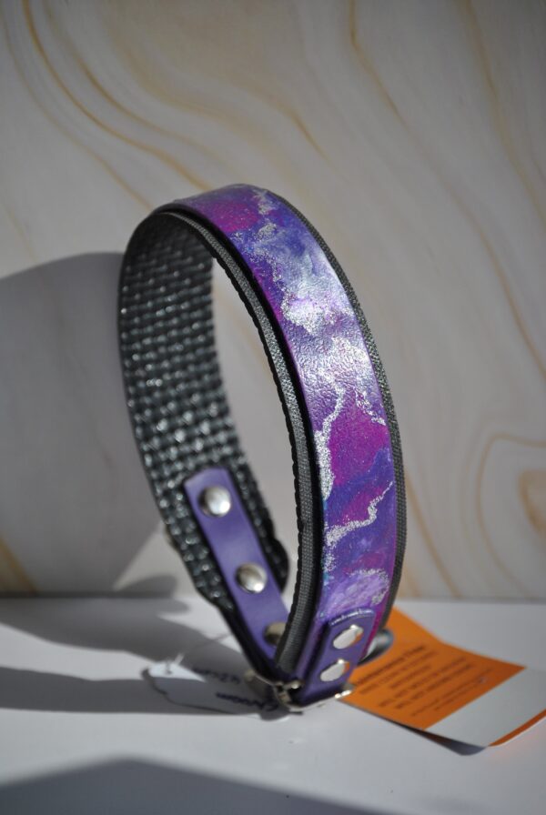 Handgeschilderde biothane halsband met padding maat M/L - Afbeelding 1