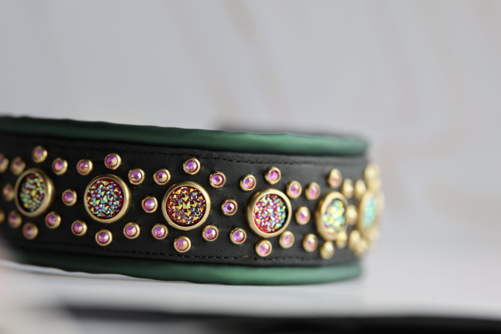 Speciale rhinestone biothane halsband met kunstleer